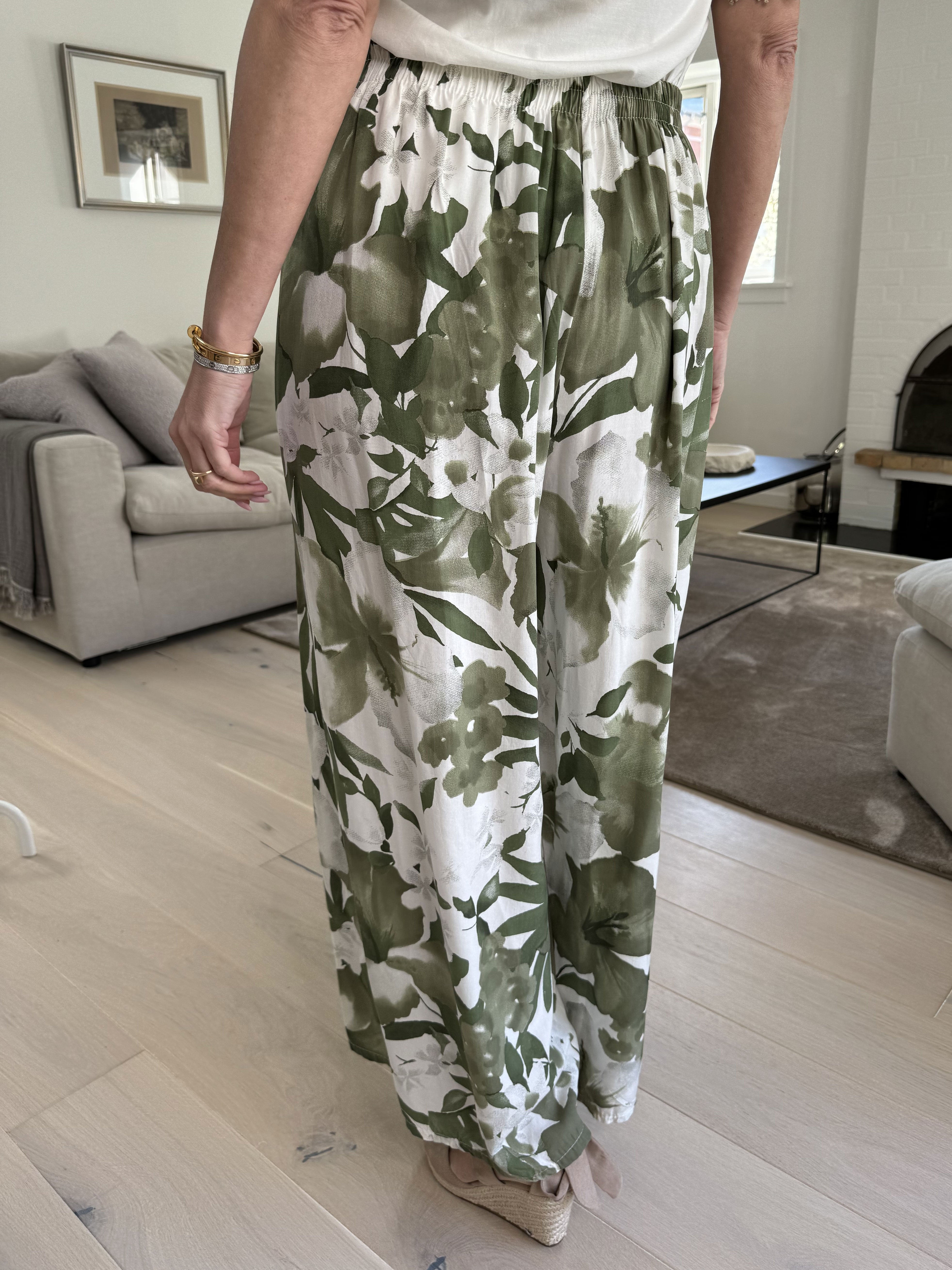 Fatina - Söta blommiga sommarbyxor